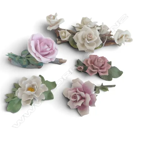 4 CAPODIMONTE FLORAL ORNEMENTS L330MM LONGEST & 1 OTHER L210MM