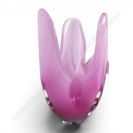 MID CENTURY IWATSU HINERI PINK VASE, H.30mm