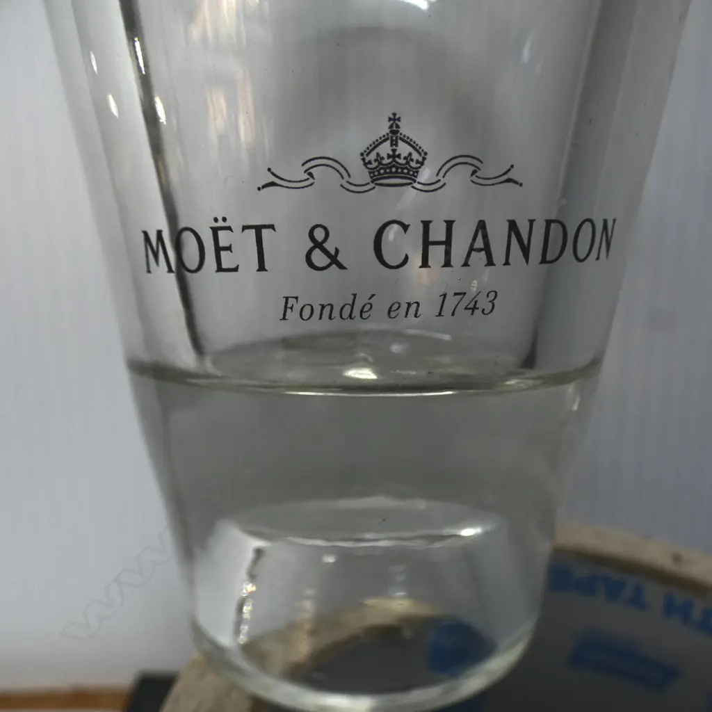 12 MOET & CHANDON GLASS CANDLE HOLDERS, H.100MM  Image 1++