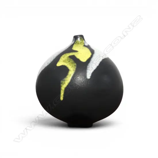 Graham Ambrose 'Abstract Orb' ceramic vase. H.143mm. See biographical details on previous lot