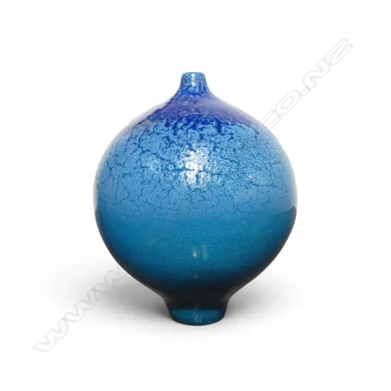 Graham Ambrose 'Icey Wanaka Orb' ceramic vase. H.168mm. See biographical details on previous lot
