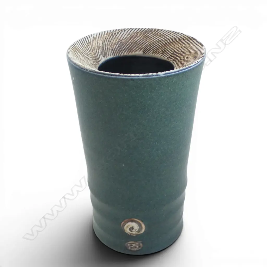 PETER SHEARER STUDIO POTTERY STONEWARE GREEN VASE H150MM Image 1++