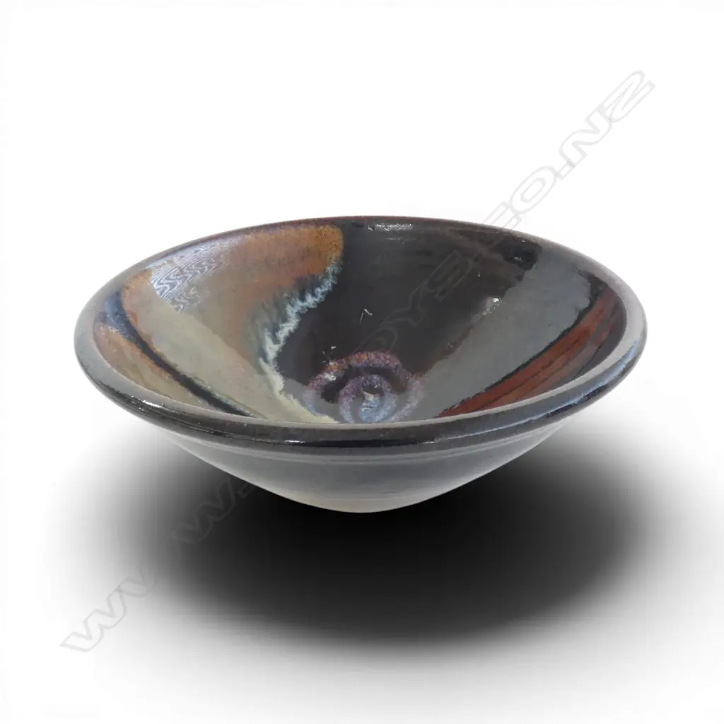 SMALL STUDIO POTTERY BOWL, DIA 170MM Image 1++