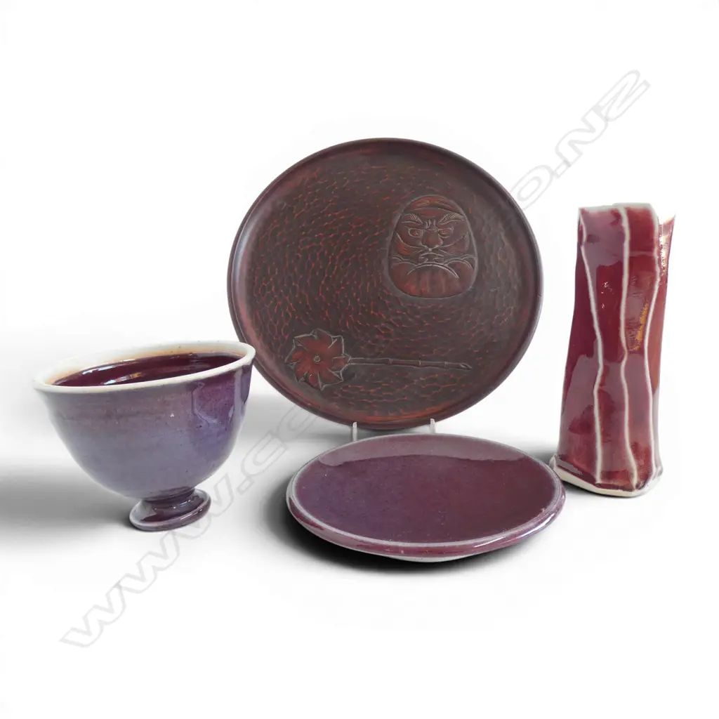 3 RED GLAZED STUDIO POTTERY PCS VASE H170MM BEAKER  H100 DISH DIA150 ON CARVED JAPANESE WOOD TRAY DIA270MM Image 1++
