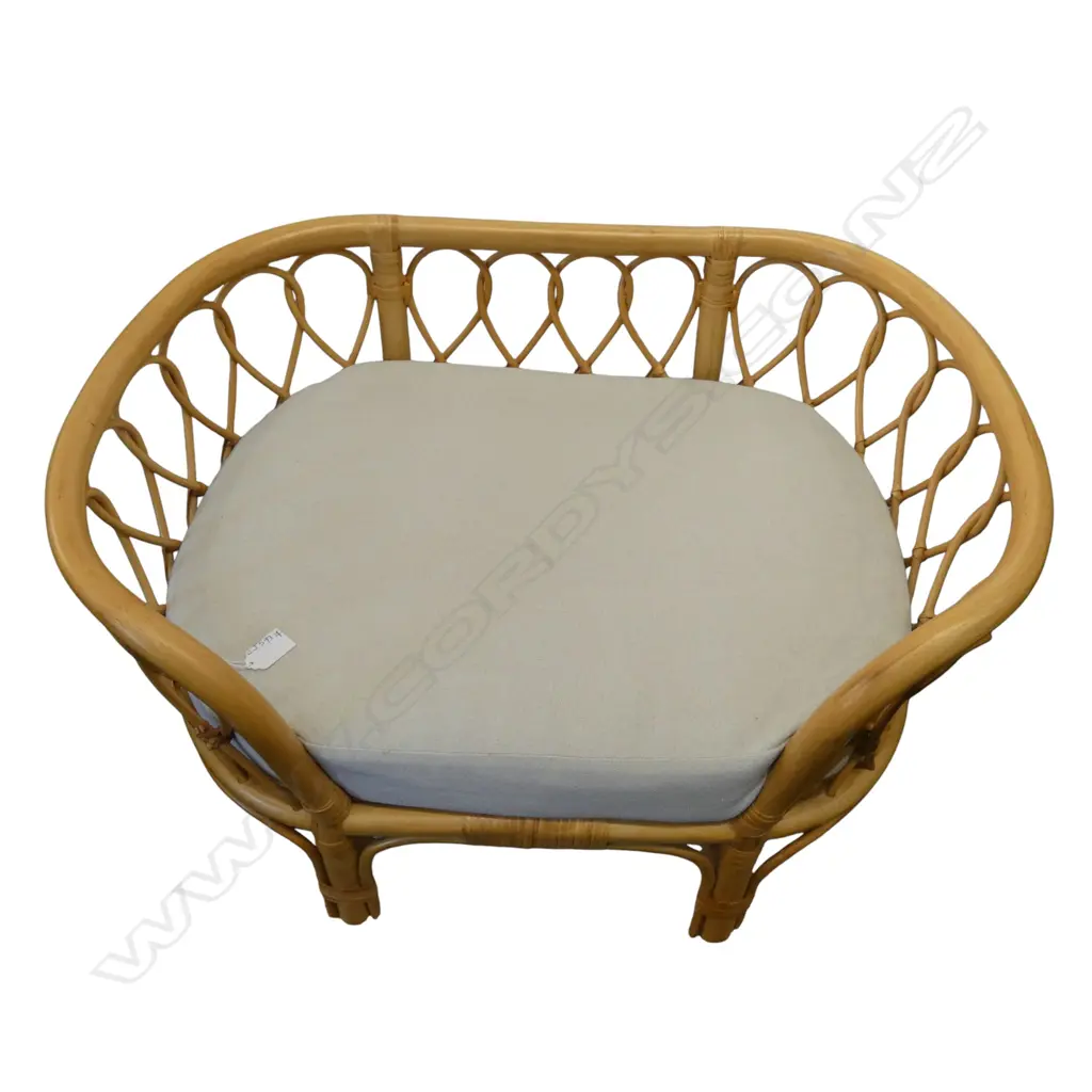 CANE DOG BED, unused, 710 x 510 x 410mm Image 1++
