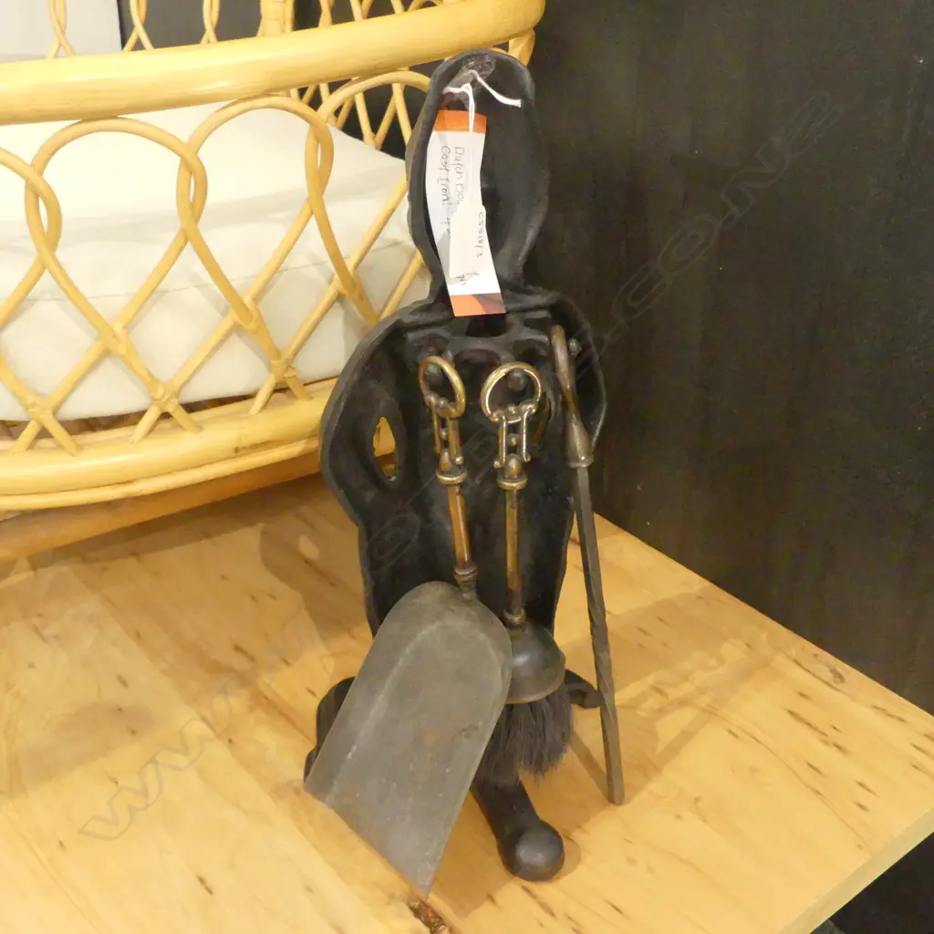 DUTCH BOY CAST IRON FIRESIDE SET H420MM Image 1++