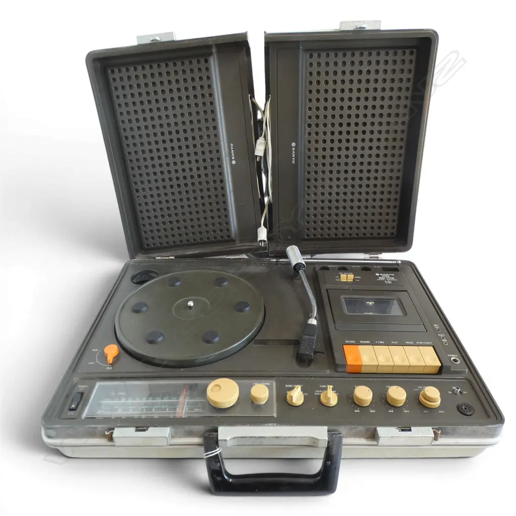 SANYO STEREO MUSIC SYSTEM G2620NK Image 1++