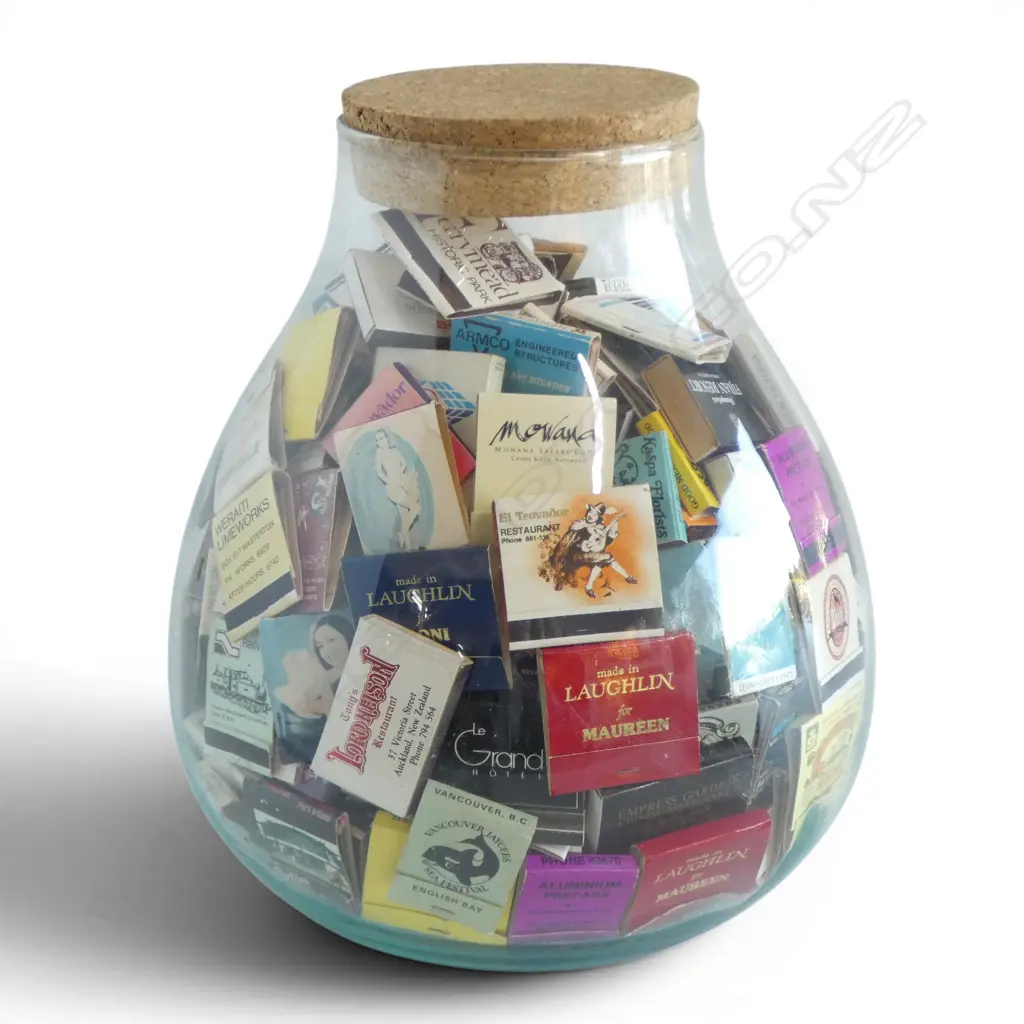 LG GLASS JAR w. ASST. MATCHES H.300mm Image 1++