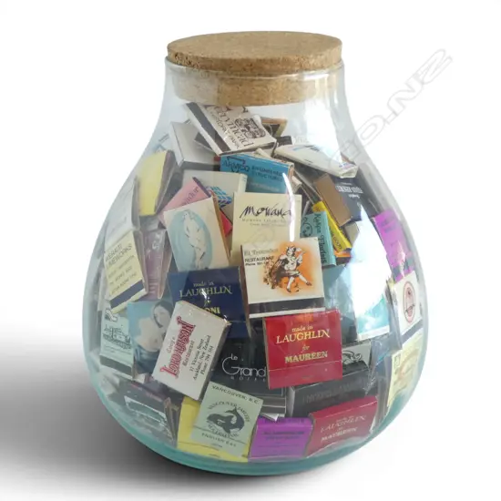 LG GLASS JAR w. ASST. MATCHES H.300mm