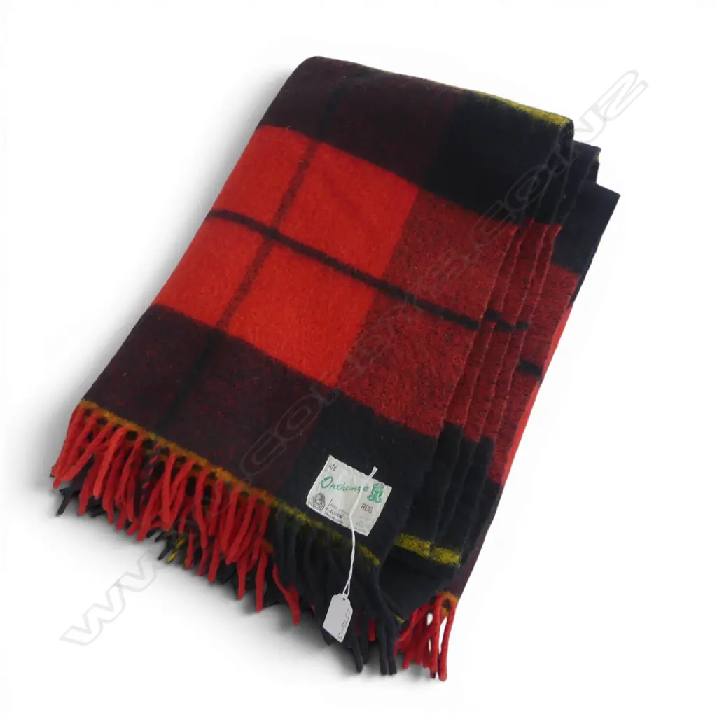 VINTAGE ONEHUNGA WOOLLEN PICNIC RUG Image 1++