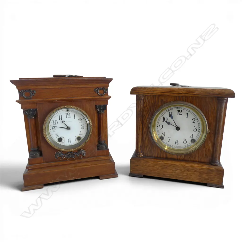 2 ANTIQUE OAK MANTLE CLOCKS H.275mm Image 1++