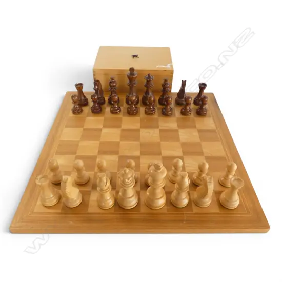CHESS SET WITH WOODEN BOARD GERMAN CHESS PCS FROM ROSEWOOD & BOXWOOD  KING H95MM