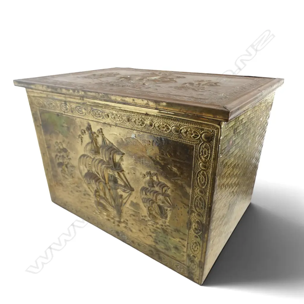 EMBOSSED BRASS BOX 465x320x330mm Image 1++