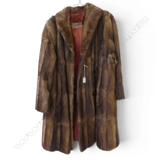 VINTAGE FUR COAT - SMALL FAULT IN SLEEVE L.1000mm