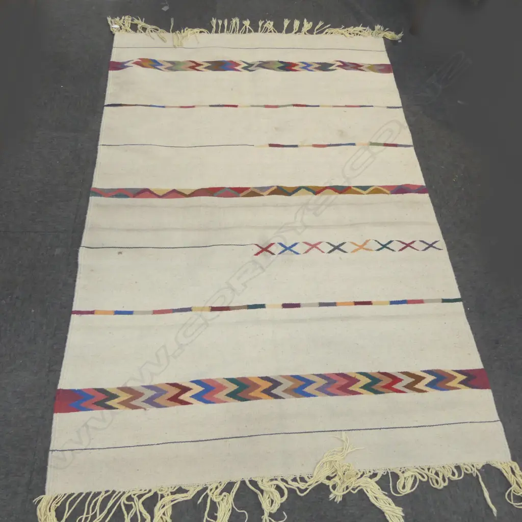 FLAT WEAVE RUG 1970x1270mm Image 1++