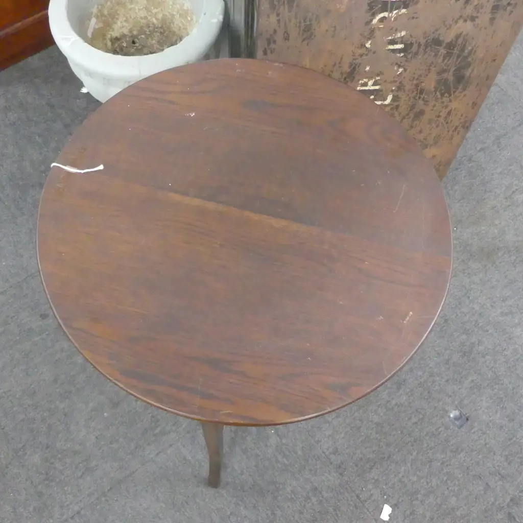 EARLY 20thC OAK SIDE TABLE H.720mm, 450mm dia Image 1++