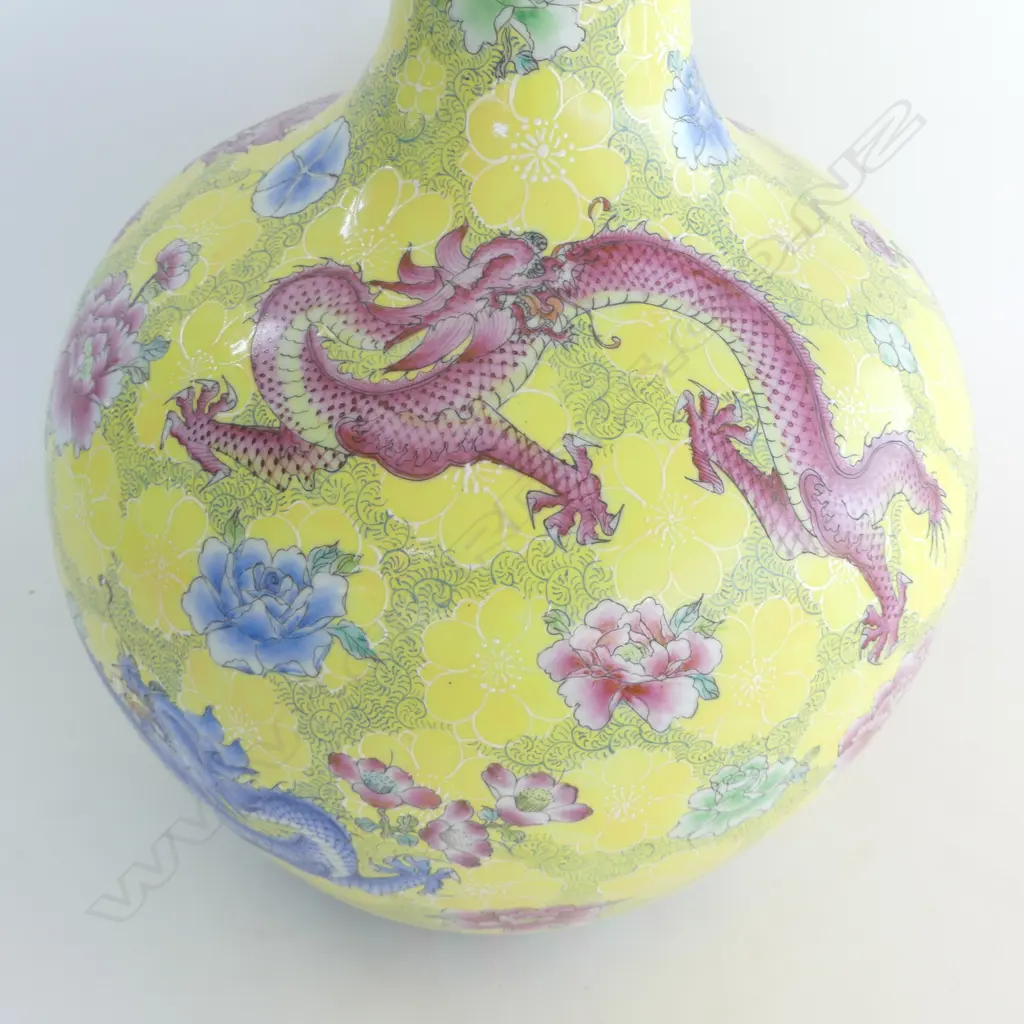 LG CHINESE VASE; 5 CLAW DRAGONS ON YELLOW GROUND H.540mm Image 1++