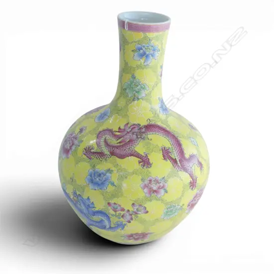 LG CHINESE VASE; 5 CLAW DRAGONS ON YELLOW GROUND H.540mm