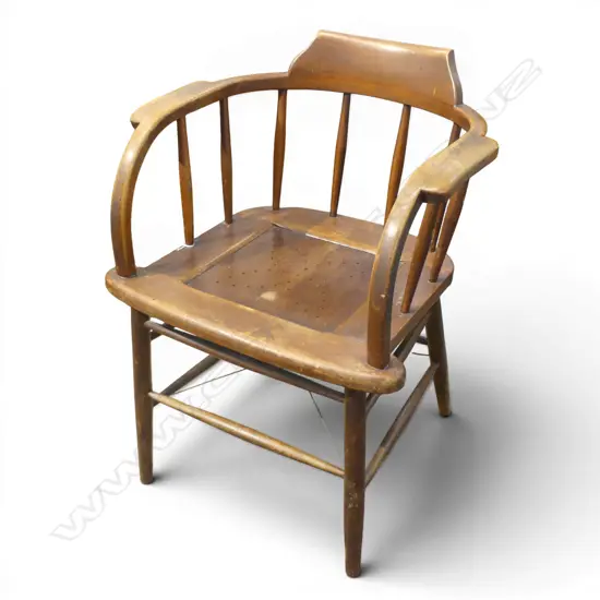 VINTAGE CAPTAINS CHAIR