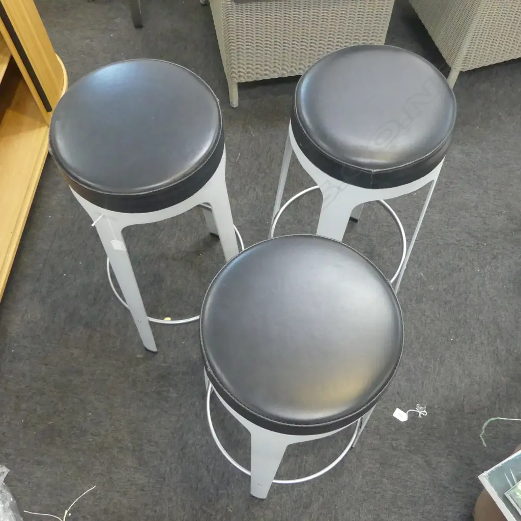 3 BAR STOOLS 'LEO' BY LAPALMA ITALY H.750mm Image 1++