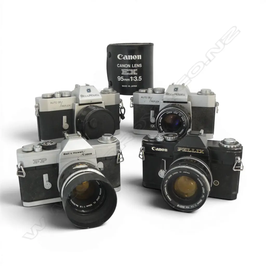 4 VINTAGE 35MM CAMERAS  MAKERS BELL & HOWELL ETC Image 1++