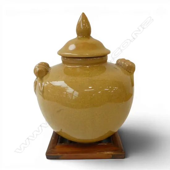GLAZED LIDDED URN ON WOODEN STAND H.350mm
