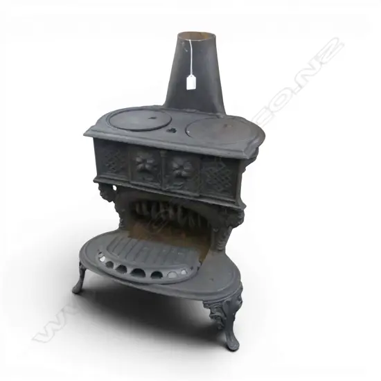 CAST IRON STOVE 'THE QUEEN No. 6' H.660mm