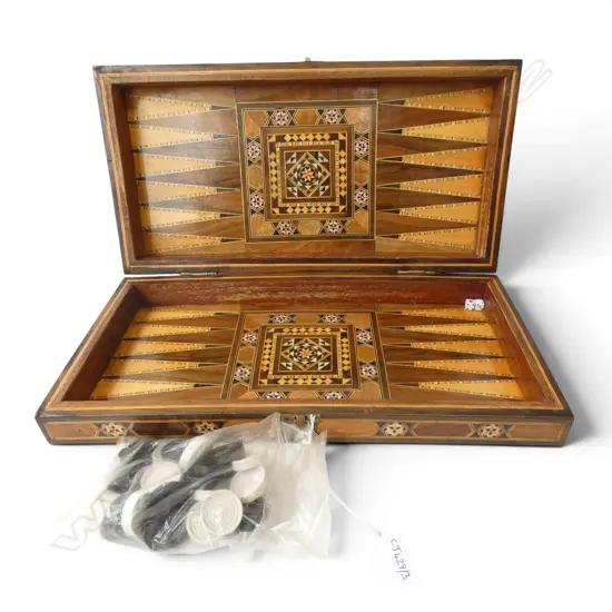 BACKGAMMON SET IN INLAID CASE W.395mm