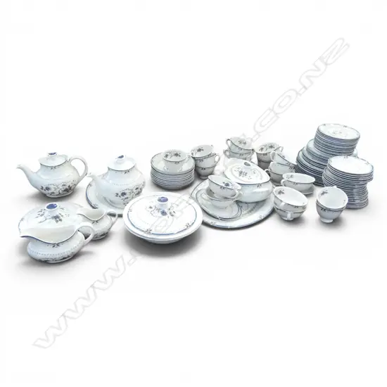 ROYAL DOULTON DINNER SERVICE OLD COLONY PAT 