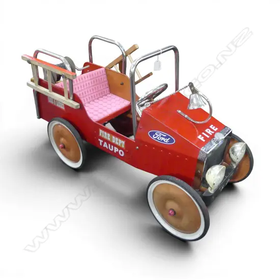 CHILDS PEDAL CAR FIRE ENGINE L.950mm