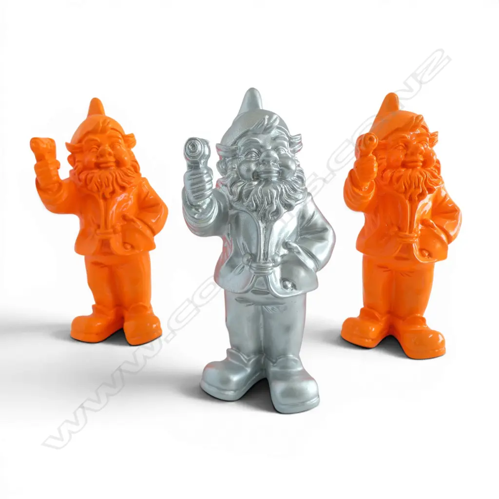 3 RESIN GNOMES HOLDING GUNS; 2 ORANGE & 1 SILVER H.300mm Image 1++