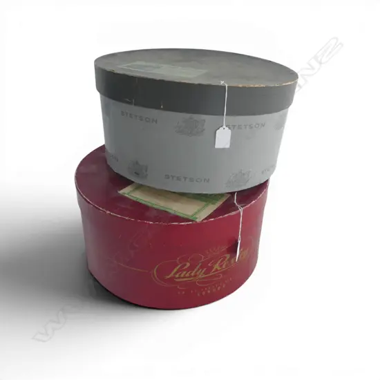 VINTAGE SMITH & CAUGHEY HAT BOX WITH SUN HAT  & HUGH WRIGHT VINTAGE HAT BOX & SUN HAT DIA360MM