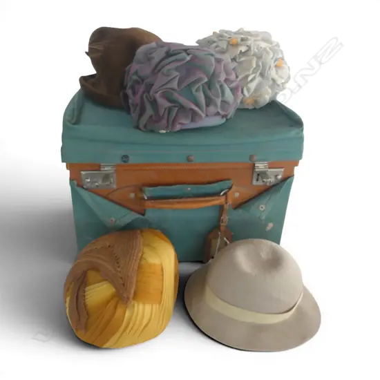 VINTAGE TRAVEL HAT CASE H320 L450MM CONTAINING  5 VINTAGE HATS 
