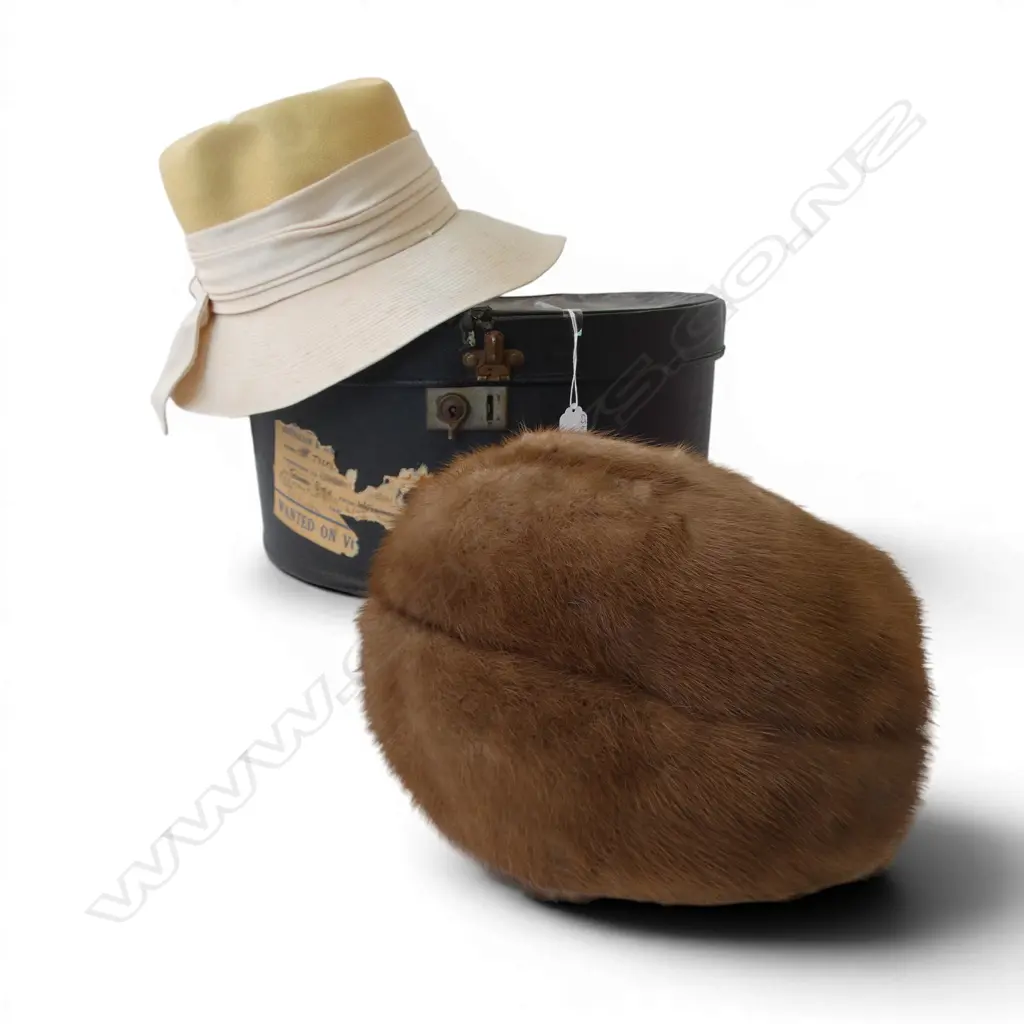 VINTAGE SMITH & CAUGHEY ORIGINAL BOX CONTAINING SUN HAT L400MM WITH VINTAGE HATBOX  CONTAINING MINK FUR HAT DIA380MM   Image 1++