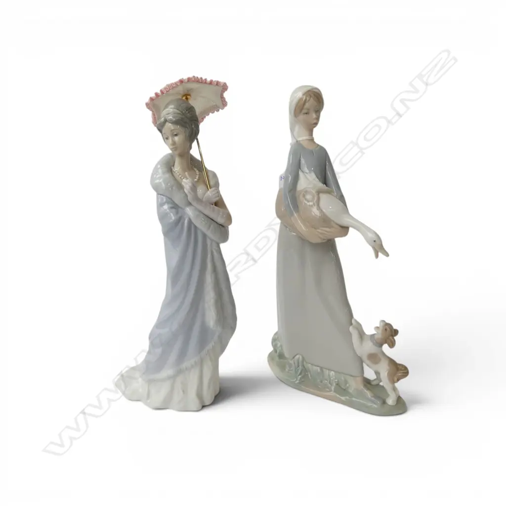 2 LLADRO FIGURINES; LADY w. PARASOL, LADY w. GOOSE H.270mm Image 1++