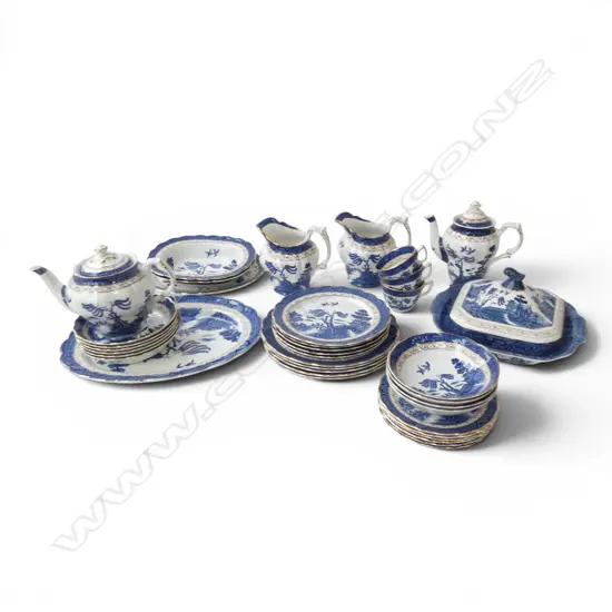 COLLECTION OF BOOTHS REAL OLD WILLOW PAT PART DINNER & TEASERVICE 