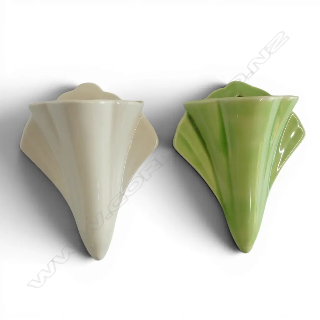2 C/LYNN WALL POCKETS GREEN & WHITE L120MM Image 1++