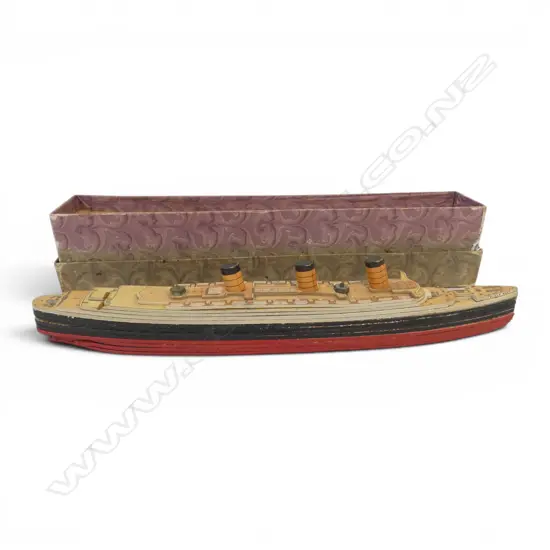 VINTAGE MODEL OF R.M.S. 'QUEEN MARY' L.300mm, BOXED