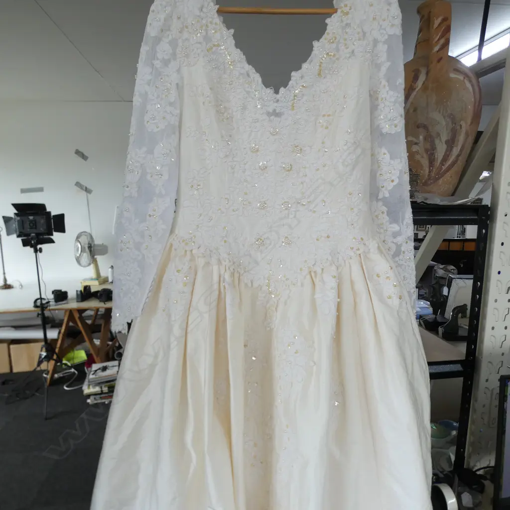 SILK WEDDING DRESS, MADE IN TAIWAN, SIZE 16 Image 1++
