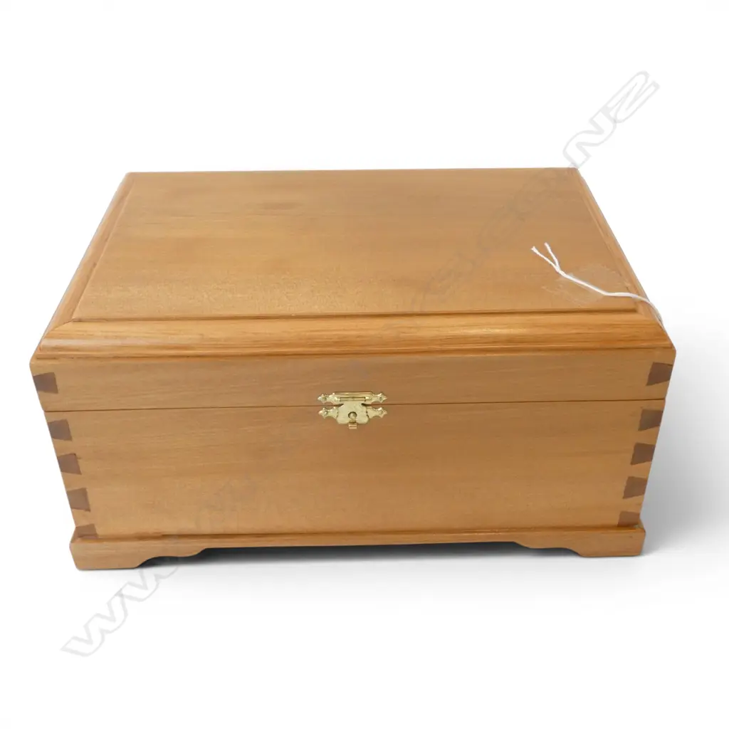 HANDMADE WOODEN BOX; SWAMP KAURI w. RIMU TRIM, DOVETAILED & VELVET LINED W.295mm Image 1++