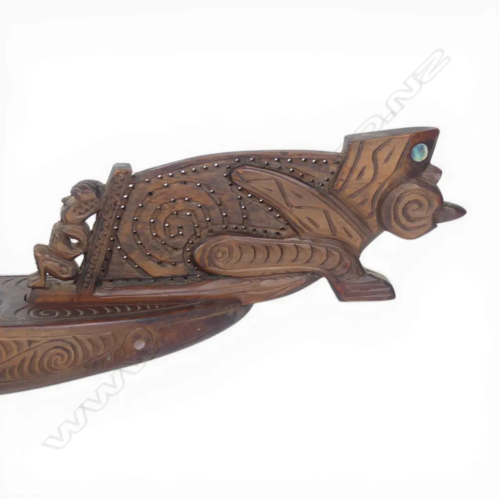 A mid/late 20thC Māori native carved wood model waka, Image 1++
