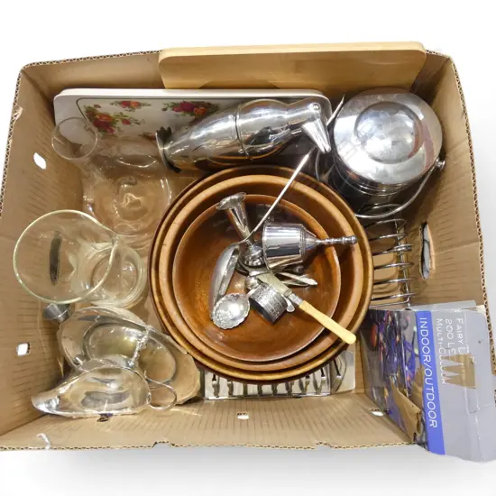 BOX OF KITCHENALIA WOODEN BOWLS STAINLESS COCKTAIL SHAKER ICE BUCKET EP ETC