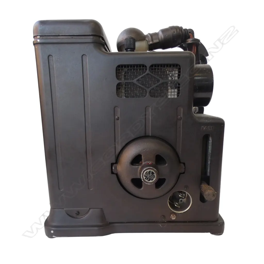 KODASCOPE MODEL B PROJECTOR + CARRY CASE (OLD BORER) Image 1++
