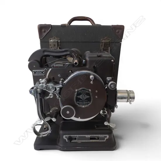 KODASCOPE MODEL B PROJECTOR + CARRY CASE (OLD BORER)