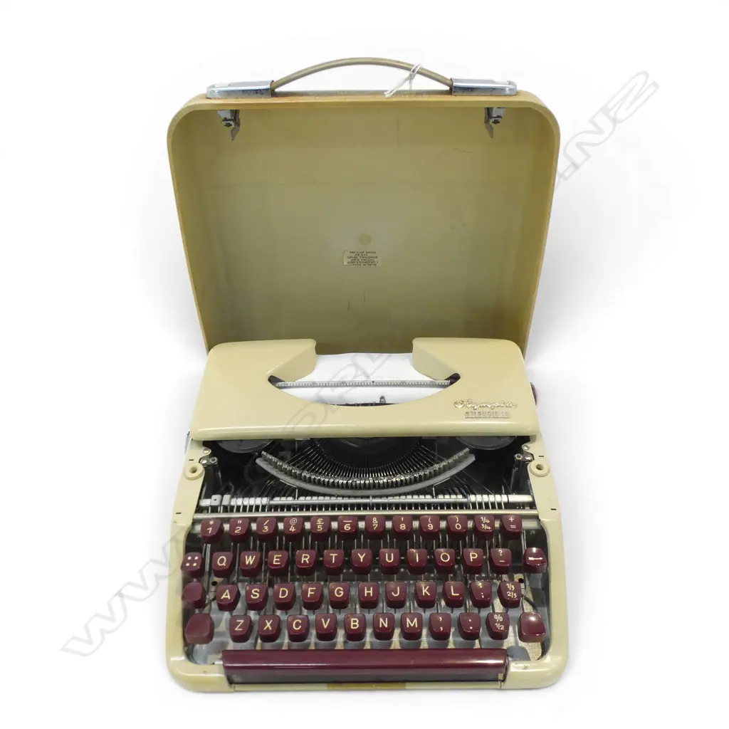 OLYMPIC SPLENDID 33 TYPEWRITER Image 1++