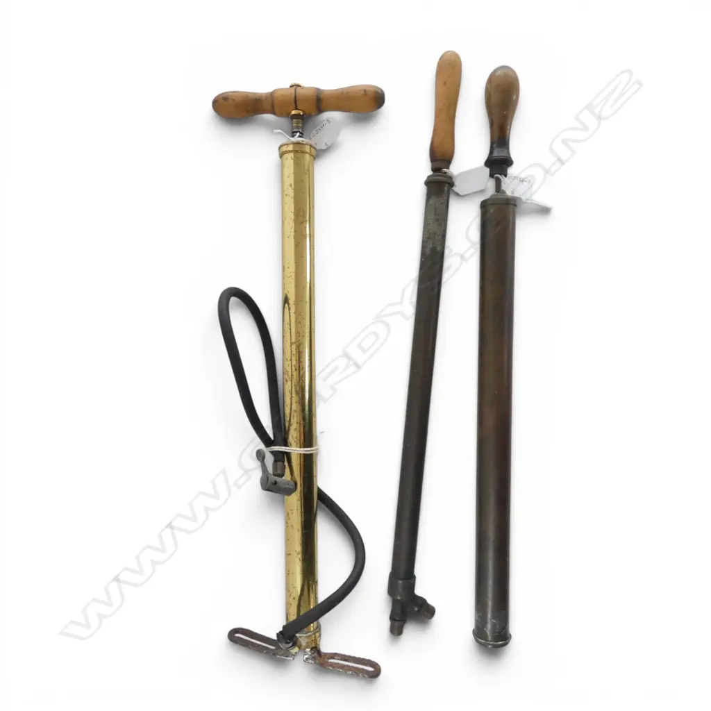 VINTAGE BRASS FOOT PUMP & 2 SPRAYERS Image 1++