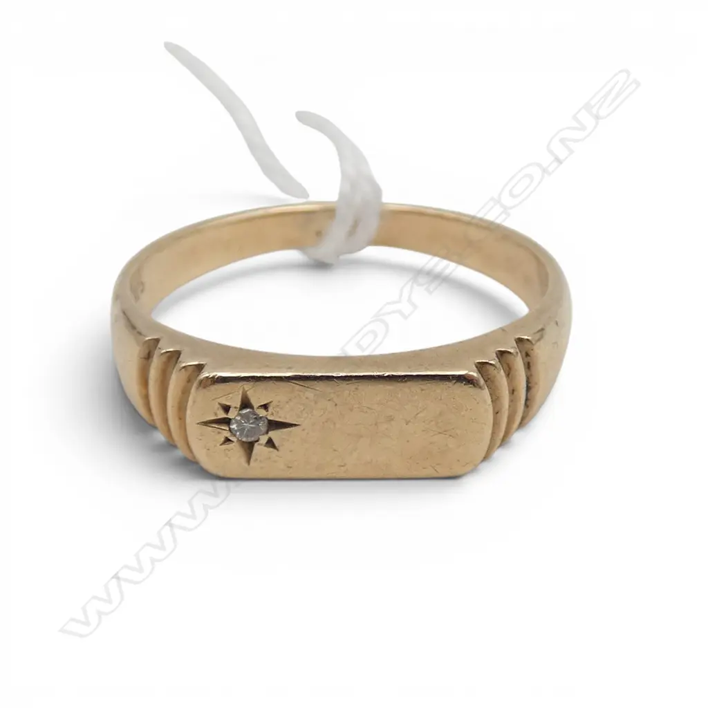9ct GOLD & DIAMOND RING 3.54gms Image 1++