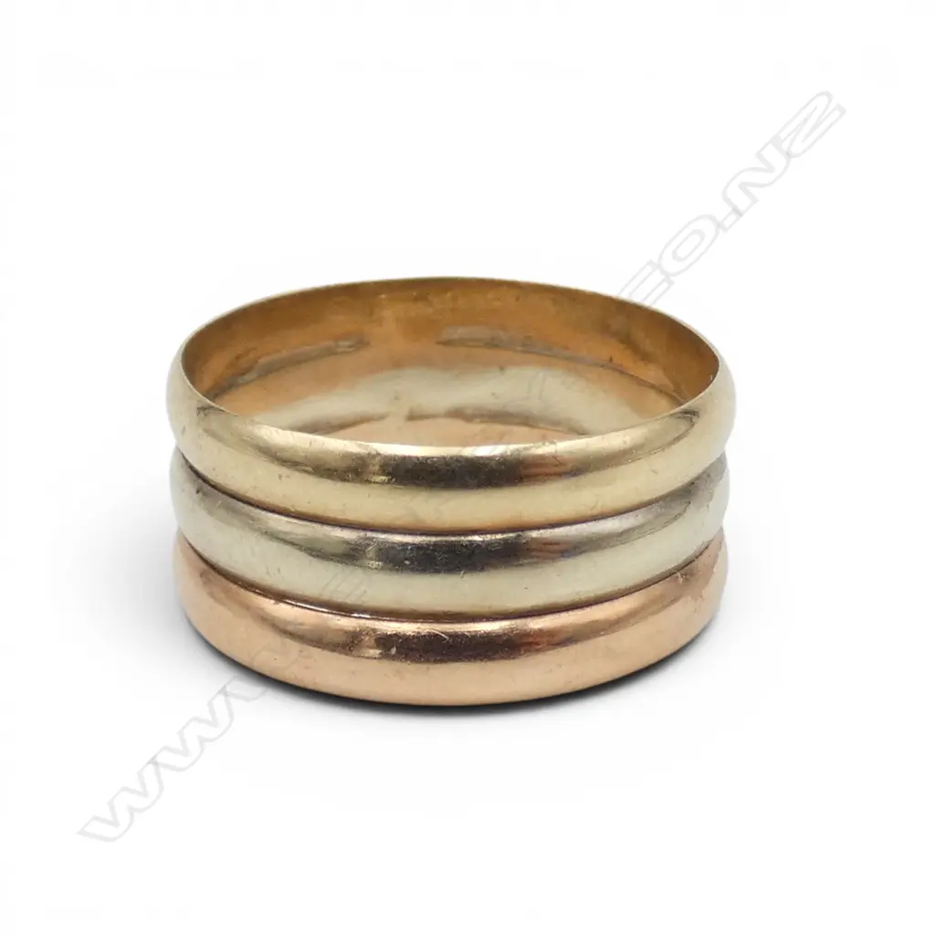9CT TRI GOLD BAND RING, 3.3gms Image 1++