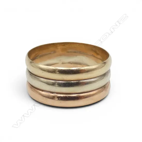 9CT TRI GOLD BAND RING, 3.3gms