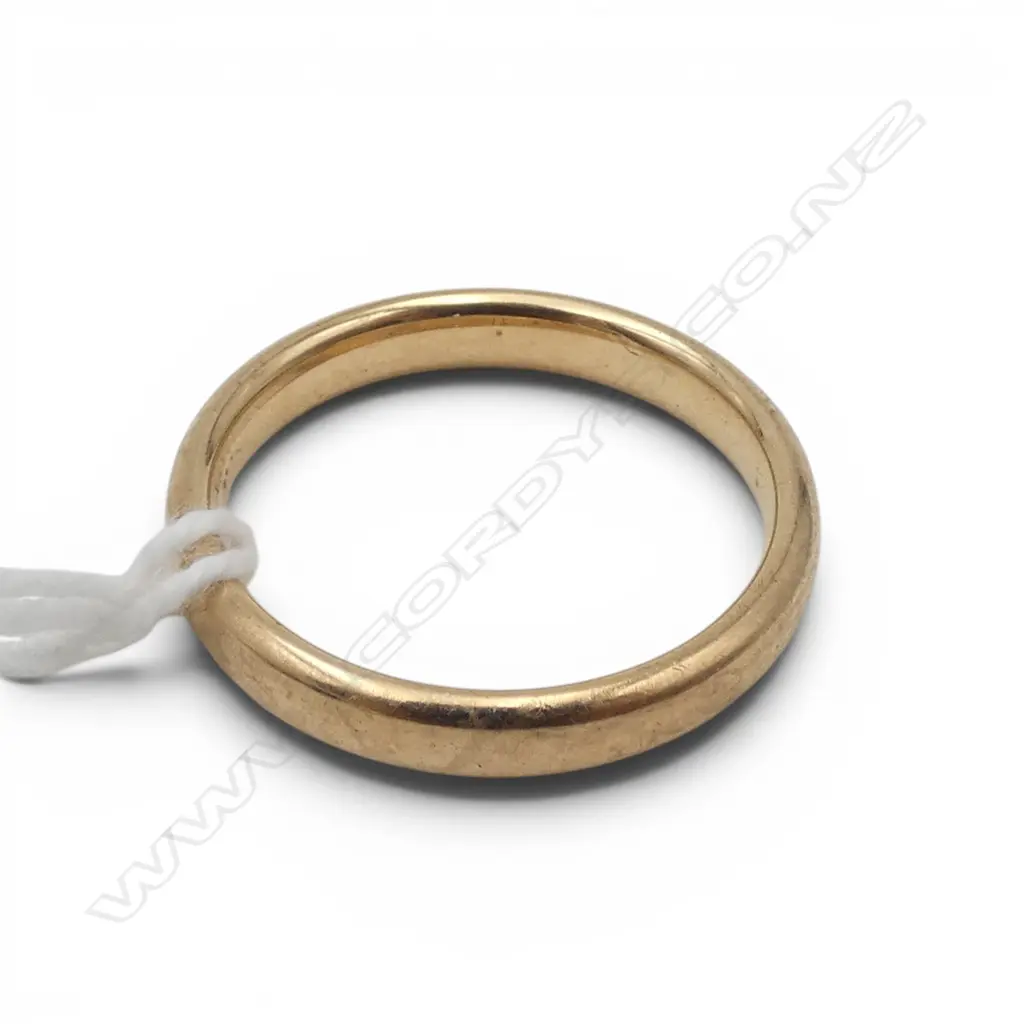 9ct BAND RING with soft edge. 3.75gms Image 1++